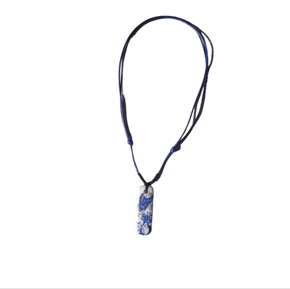 Hand Crafted Blue & White Porcelain Chinoserie Pendant Necklace - Picture 4 of 6